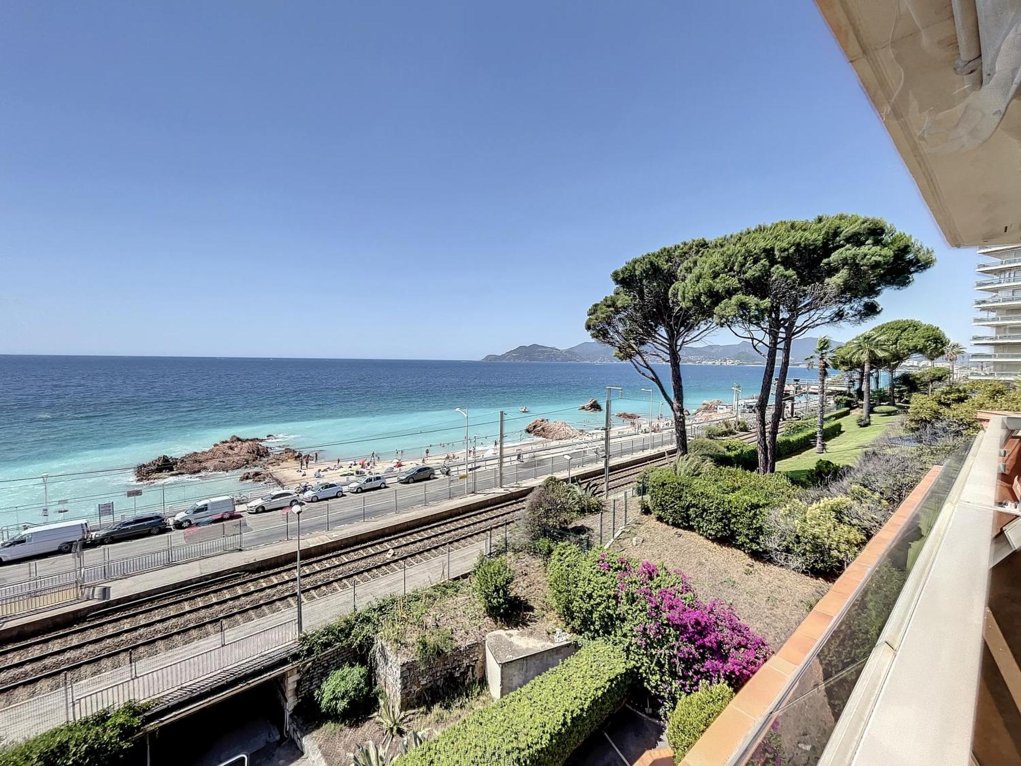 Studio With Beautiful Sea View And Direct Beach Access Cannes Eksteriør bilde